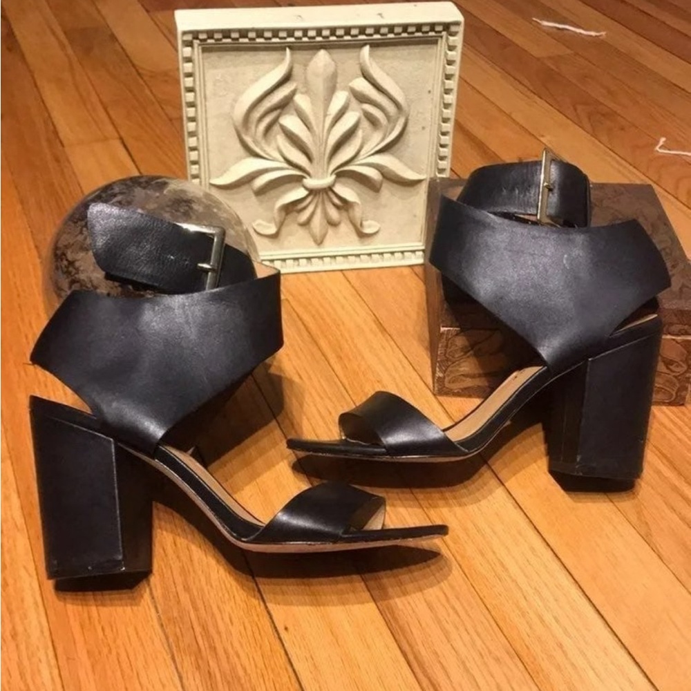 Bettye Muller NY Designer Leather Block Chunky Designer Luxury Whimsy sandals 9